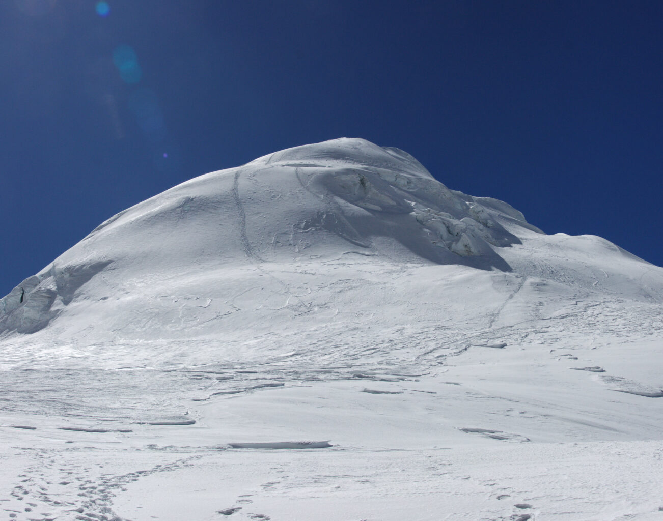 Phapchermo Peak 6,273m Climb
